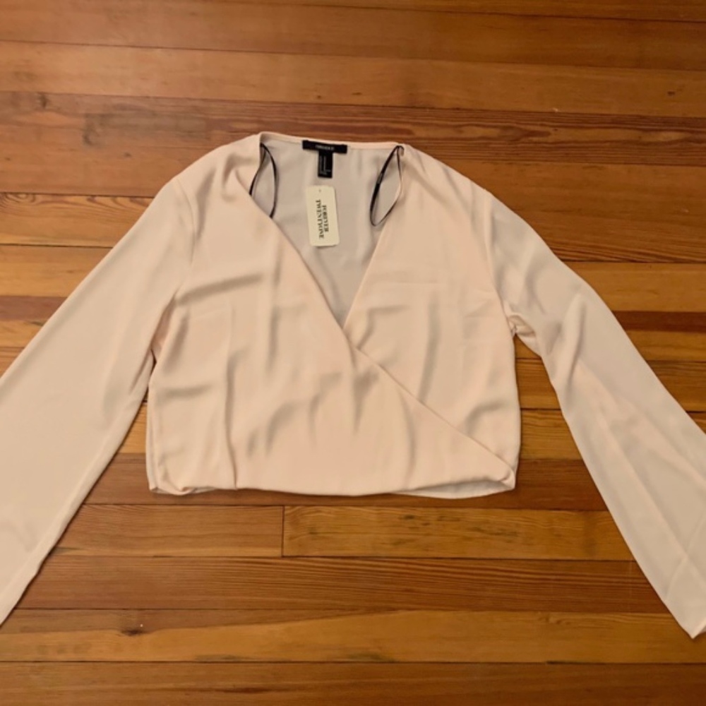 NWT Forever 21 Wrap Bell Sleeve V-neck Crop Top
